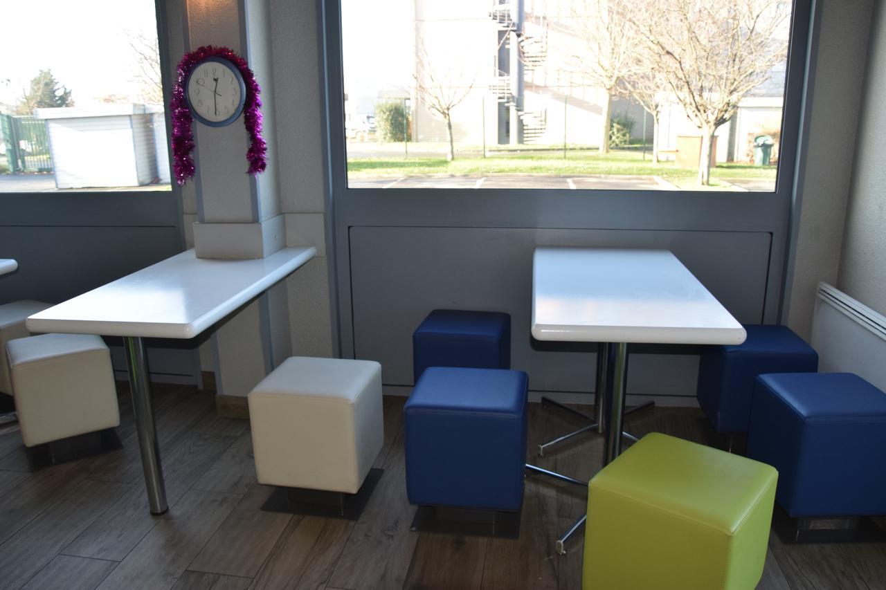 Design Booking Villeneuve-le-Roi Luaran gambar