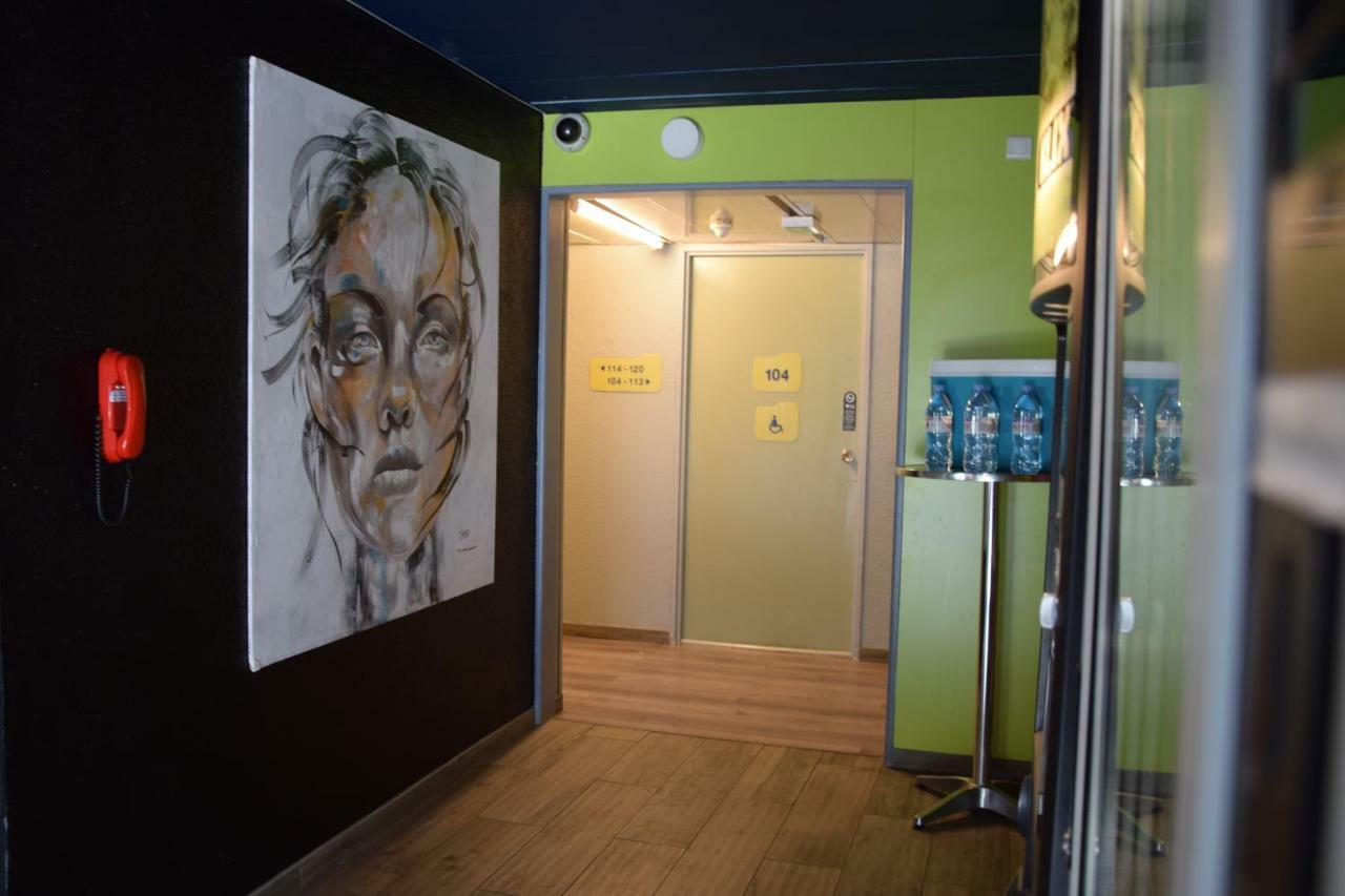 Design Booking Villeneuve-le-Roi Luaran gambar
